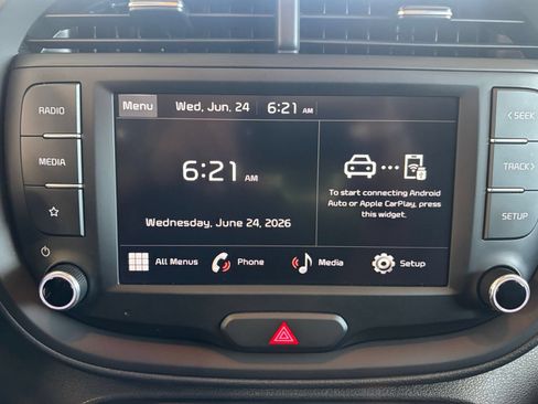 Used 2025 Kia Soul LX w/ LX Technology Package FWD image 18
