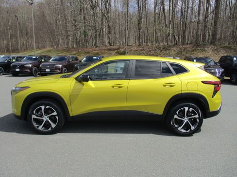 Certified 2024 Chevrolet Trax RS w/ Driver Confidence Package FWD image 8