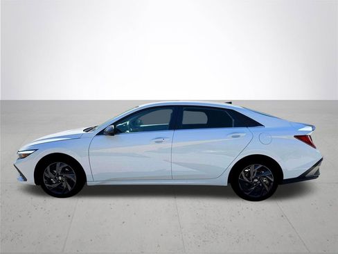 New 2026 Hyundai Elantra SEL Sport image 3