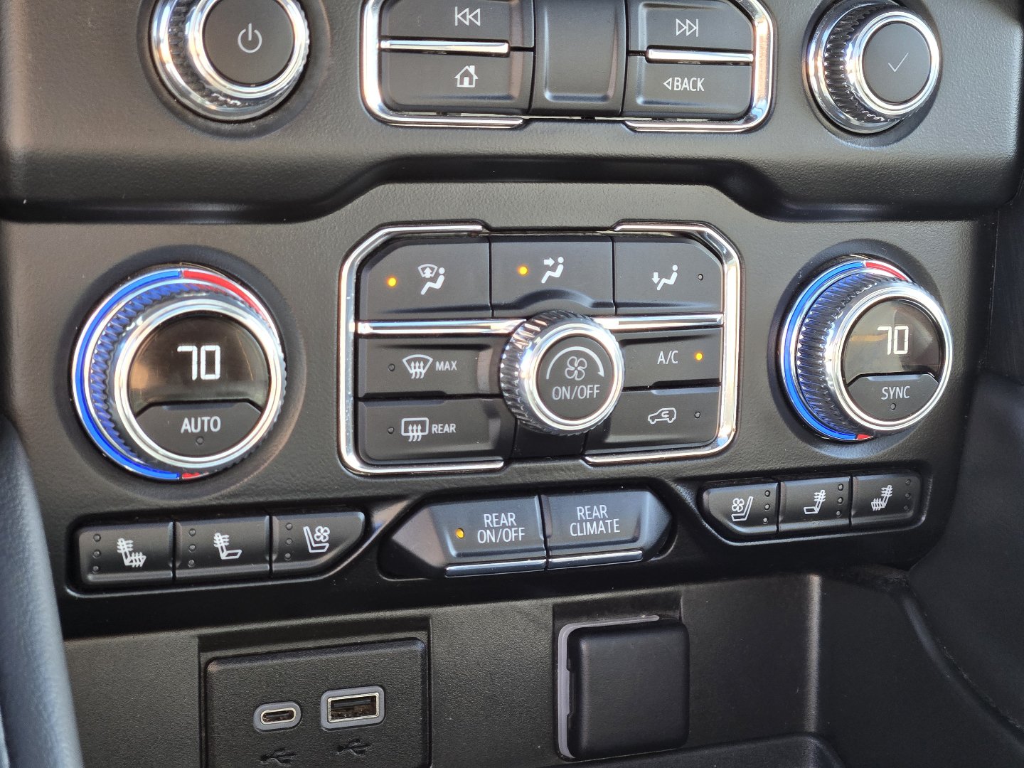 Used 2024 GMC Yukon AT4 AWD/4WD image 31
