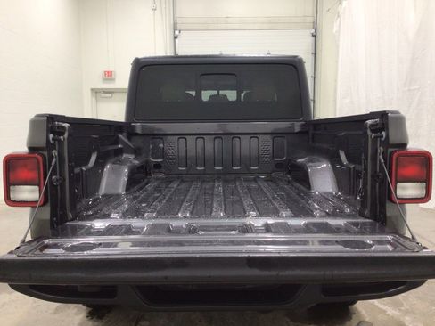 Used 2023 Jeep Gladiator Sport image 20