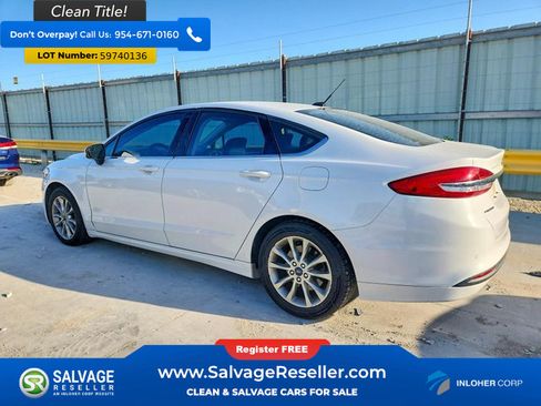 Used 2017 Ford Fusion SE w/ Fusion SE Technology Package FWD image 3