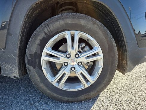 Used 2024 GMC Terrain SLE image 32