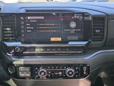 Used 2024 GMC Sierra 2500 SLT w/ SLT Premium Package image 16