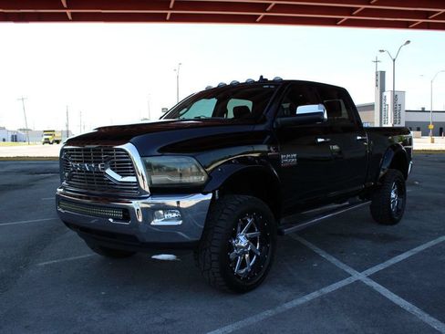 Used 2014 RAM 2500 Laramie w/ Convenience Group AWD/4WD image 2