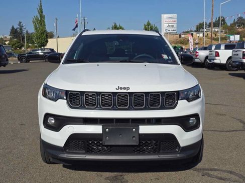 Used 2025 Jeep Compass Latitude w/ Convenience Group AWD/4WD image 19