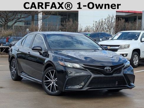 Used 2024 Toyota Camry SE image 2