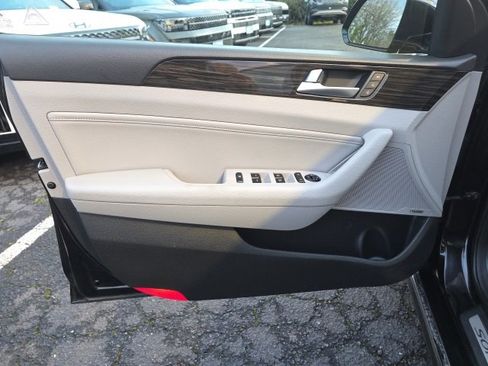 Used 2017 Hyundai Sonata Limited w/ Ultimate Package 02 image 8