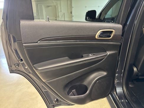 Used 2014 Jeep Grand Cherokee Limited w/ Luxury Group II AWD/4WD image 33