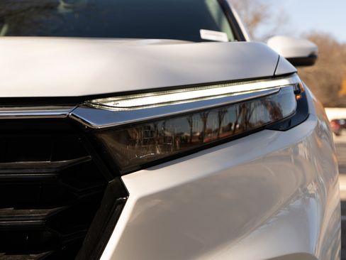 Used 2025 Honda CR-V EX image 11