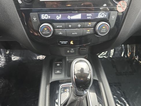 Certified 2022 Nissan Rogue Sport SL w/ Premium Package AWD/4WD image 24
