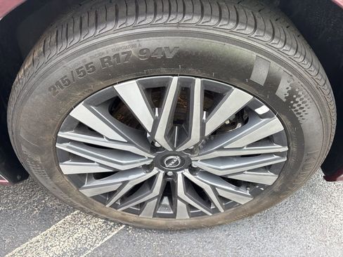 Used 2025 Nissan Altima 2.5 SV FWD image 15