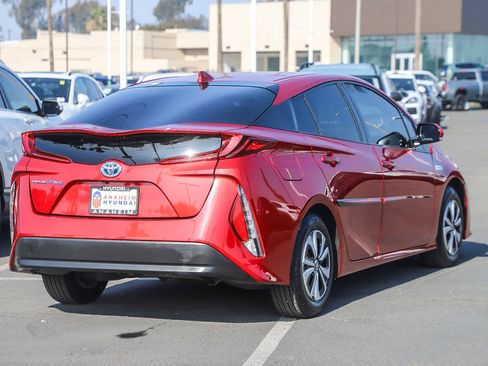 Used 2018 Toyota Prius Prime Premium image 6