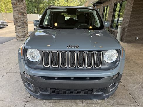 Used 2018 Jeep Renegade Latitude w/ Popular Equipment Group FWD image 4