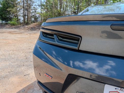 Used 2017 Chevrolet Camaro LT image 10