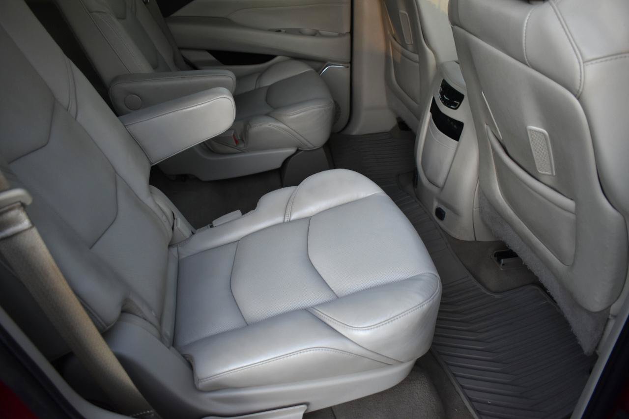 Used 2018 Cadillac Escalade Premium Luxury w/ LPO, Radiant Package AWD/4WD image 30
