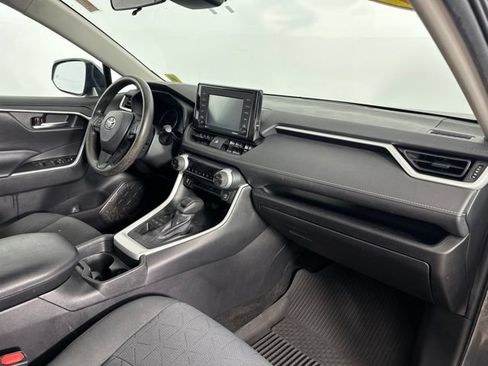 Used 2021 Toyota RAV4 XLE AWD/4WD image 25