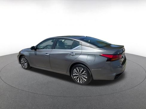 Used 2025 Nissan Altima 2.5 SV FWD image 10