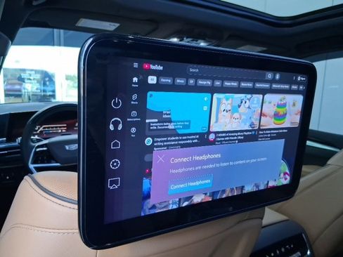 Used 2025 Cadillac Escalade Premium Luxury w/ Touring Package image 17