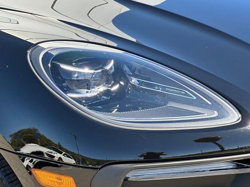 Used 2025 Porsche Macan image 37
