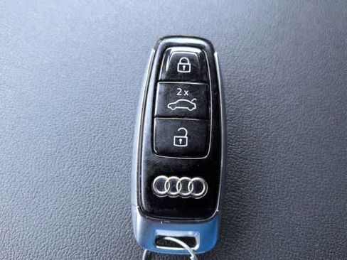 Used 2019 Audi Q8 Premium Plus w/ Premium Plus image 39