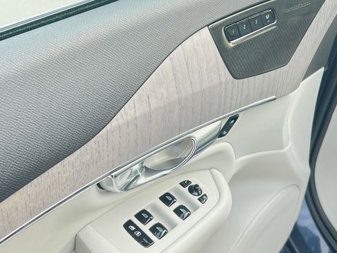 Used 2023 Volvo XC90 B6 Plus w/ Protection Package Premier image 15