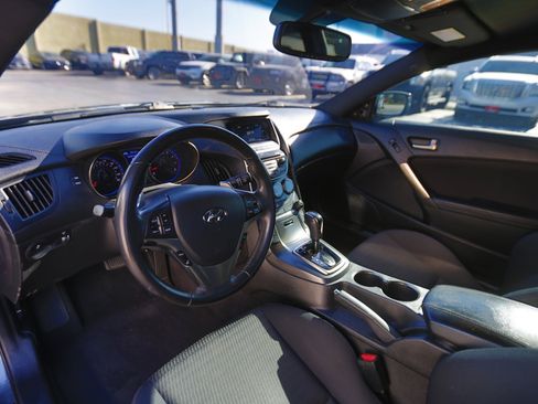 Used 2016 Hyundai Genesis 3.8 image 4