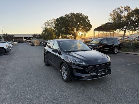 Used 2022 Ford Escape SE image 2