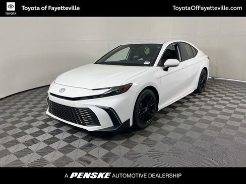 Used 2026 Toyota Camry SE image 1