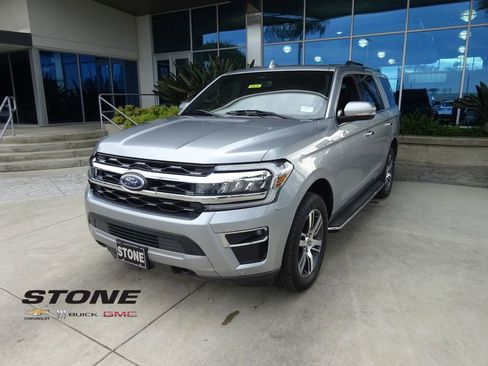 Used 2022 Ford Expedition Limited AWD/4WD image 3