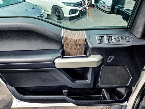 Used 2017 Ford F350 Lariat w/ Chrome Package image 21