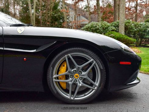 Used 2016 Ferrari California T image 11