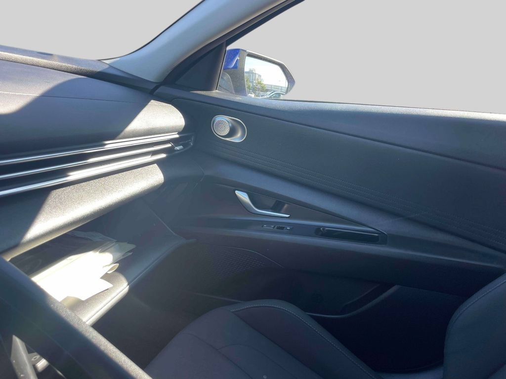 Used 2023 Hyundai Elantra SEL w/ Cargo Package FWD image 33