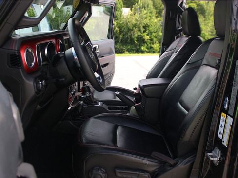 Used 2018 Jeep Wrangler Unlimited Rubicon w/ Cold Weather Group image 14