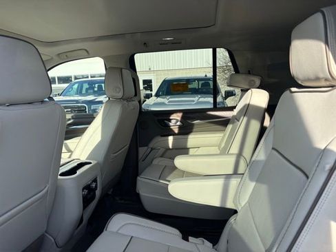 Used 2024 GMC Yukon Denali image 10
