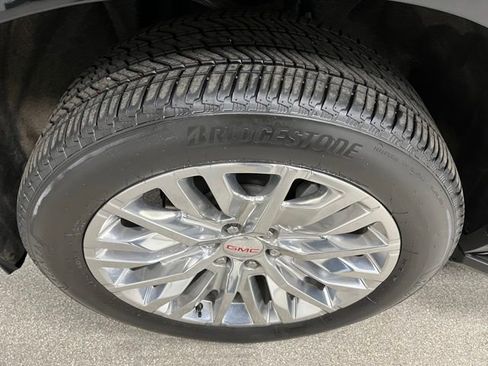 Used 2025 GMC Yukon XL Denali AWD/4WD image 15