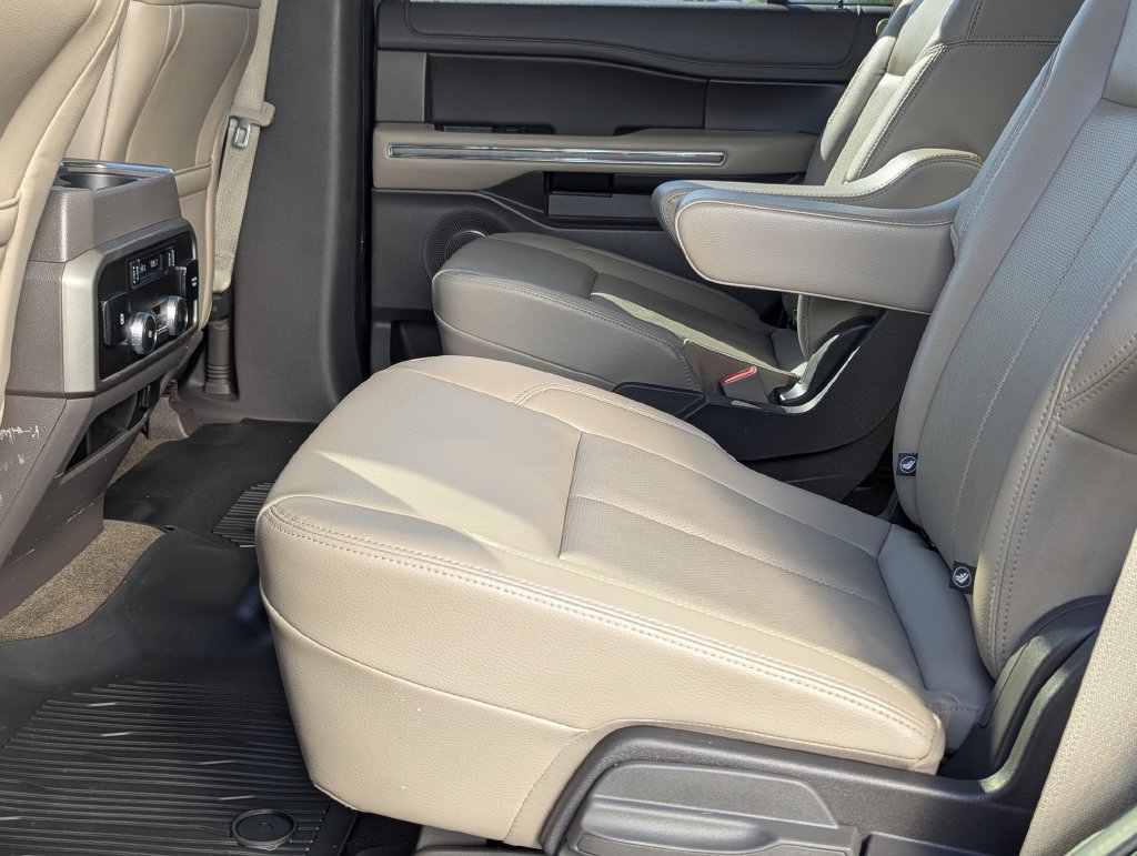 Used 2020 Ford Expedition XLT w/ Equipment Group 202A AWD/4WD image 22