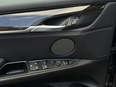 Used 2017 BMW X5 xDrive40e image 12