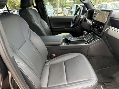 Used 2024 Lexus GX 550 w/ Cold Area Package AWD/4WD image 34