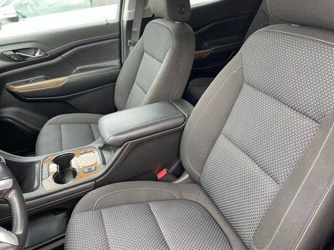 Used 2020 GMC Acadia SLE w/ Driver Convenience Package FWD image 3