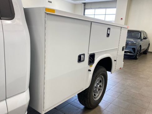 New 2026 Ford F250 XL w/ XL Chrome Package image 5