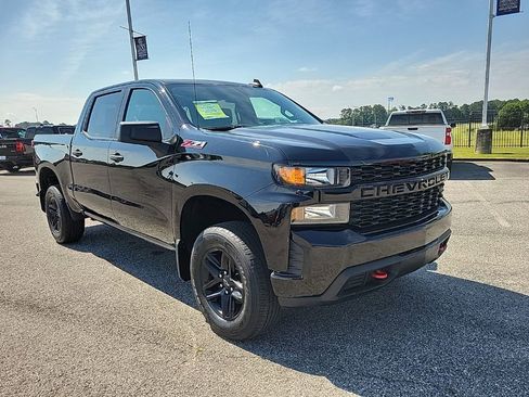 Used 2021 Chevrolet Silverado 1500 Custom Trail Boss w/ Midnight Edition AWD/4WD image 3