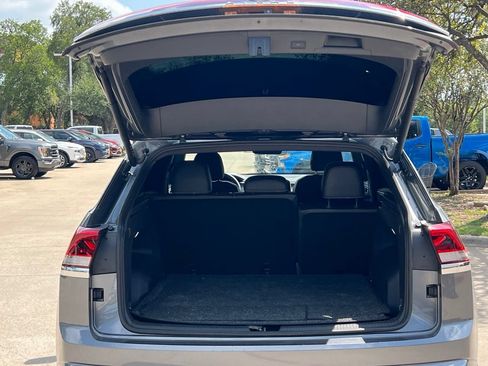 Used 2024 Volkswagen Atlas Cross Sport SE FWD image 25