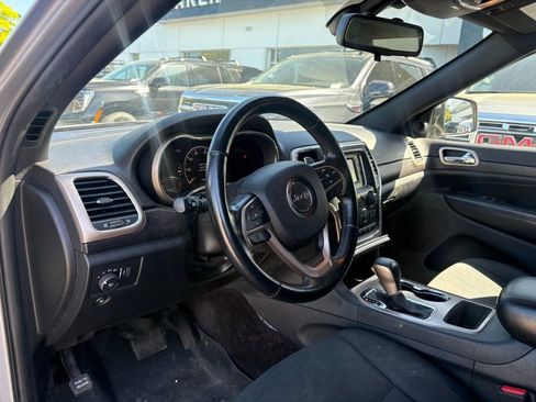 Used 2016 Jeep Grand Cherokee Laredo AWD/4WD image 10
