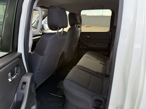 Used 2024 Nissan Frontier SV AWD/4WD image 19