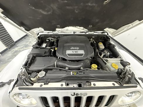 Used 2017 Jeep Wrangler Unlimited Sahara w/ Max Tow Package AWD/4WD image 27