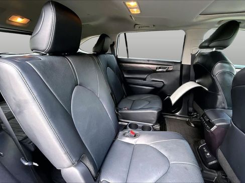 Used 2025 Toyota Highlander Limited AWD/4WD image 20