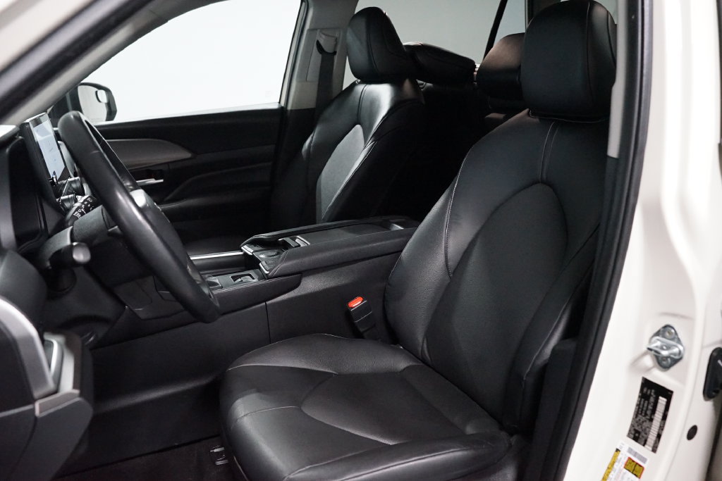 Used 2024 Toyota Grand Highlander AWD image 6