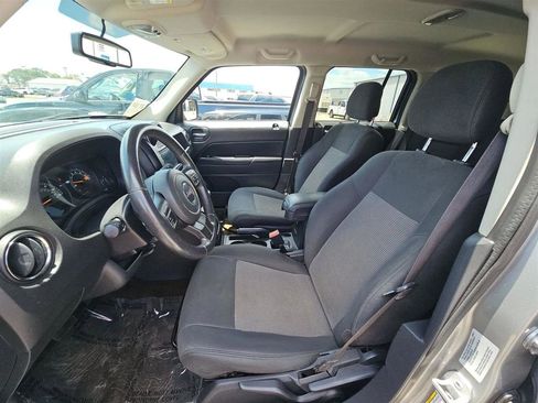 Used 2015 Jeep Patriot Latitude AWD/4WD image 13