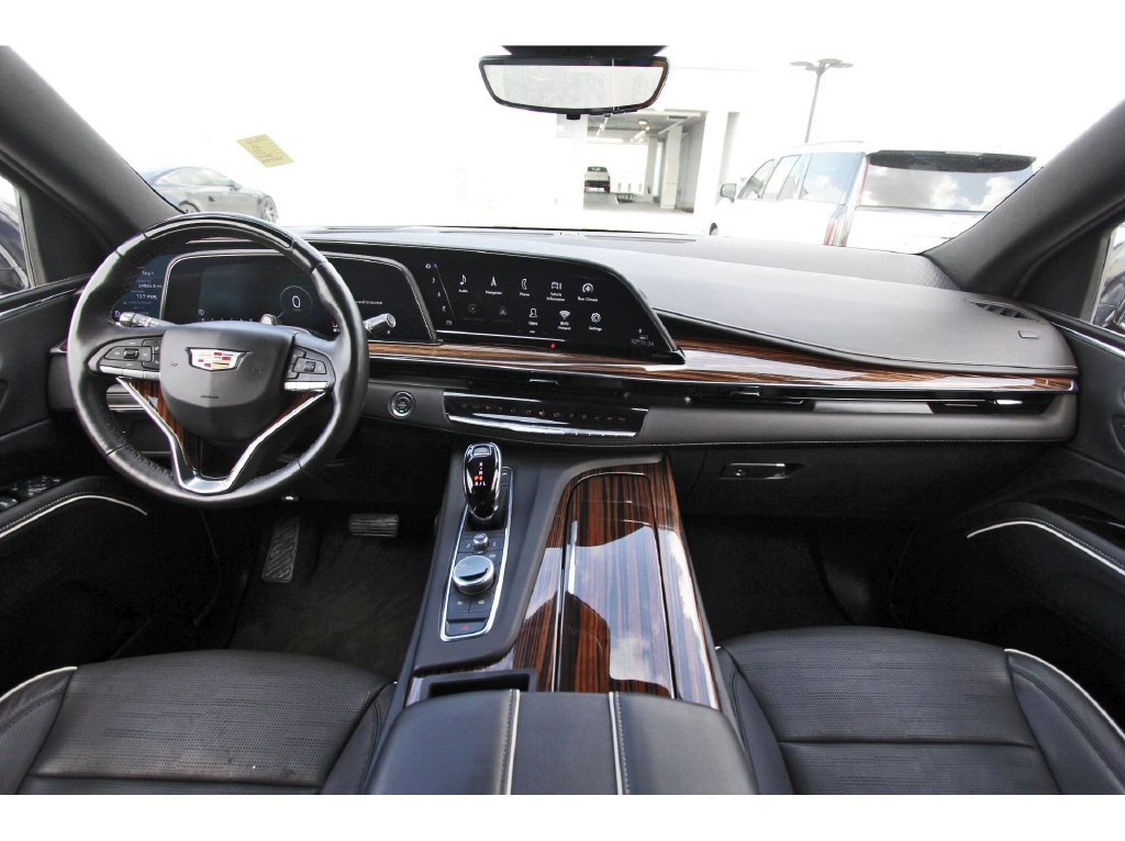 Used 2024 Cadillac Escalade Premium Luxury RWD image 9